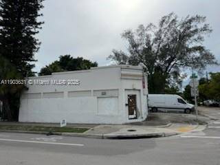 Welcome to 11628 NW 7th Ave, a versatile and spacious commercial property nestled in the heart of Miami s vibrant 33168 zip code.