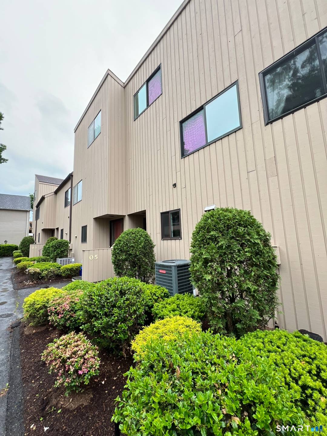 Beautifully updated 4 level townhouse tucked away in a quiet residential setting just minutes from all the restaurants, shopping, and nightlife of downtown Stamford.