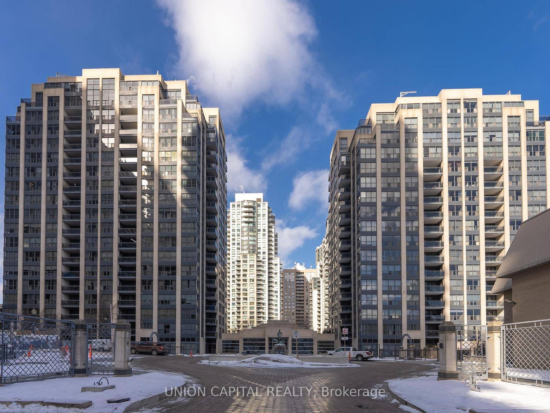 Nestled in the top rated schools of prestigious McKee PS amp ; Earl Haig Secondary School, this stunning 1140 square feet 2 bedrooms den 2 bath suite offers unmatched convenience.