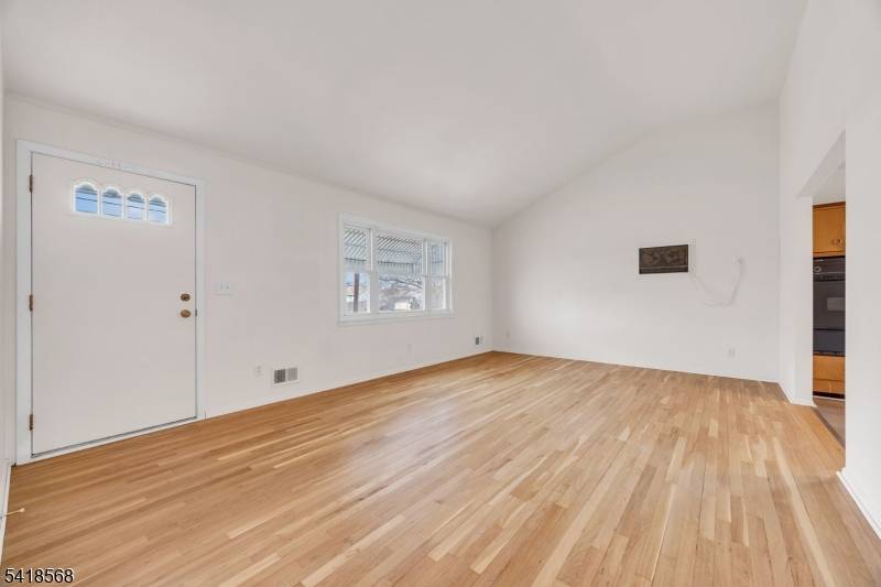 ESTATE SALE IN DESIRABLE WESTON NEIGHBORHOOD !