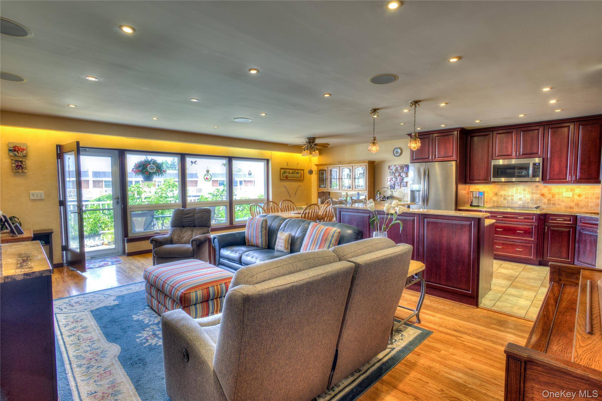 An exceptional year round residence or sophisticated weekend retreat, this pet friendly, gated Lido Beach community offers the perfect blend of luxury, convenience amp ; relaxation.