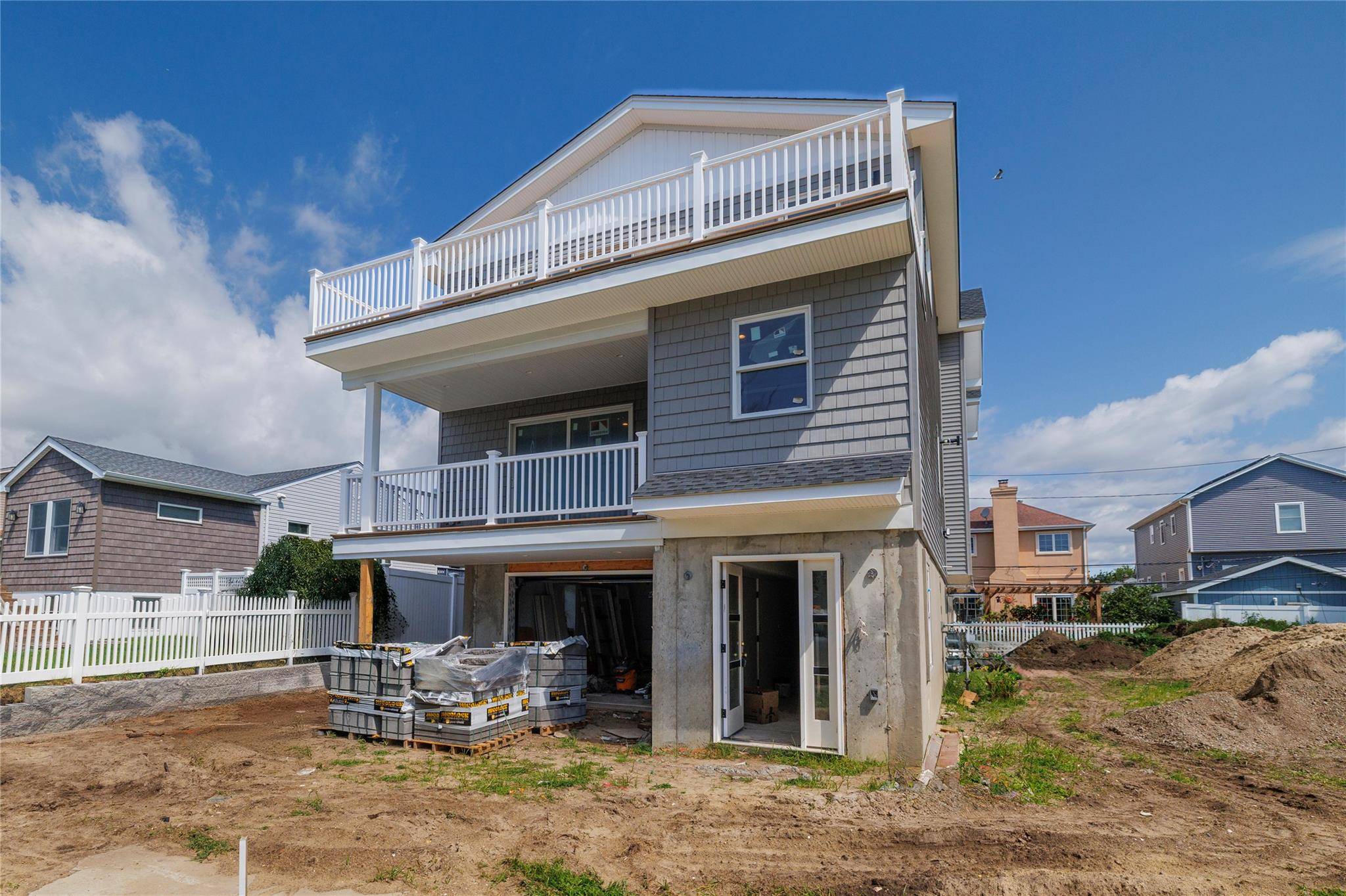 Long Beach Great BRAND NEW Apartment construction almost completed and perfect Spacious 6 rooms with terrace Great room open concept Living room with terrace, dining room, gourmet kitchen with barstool ...