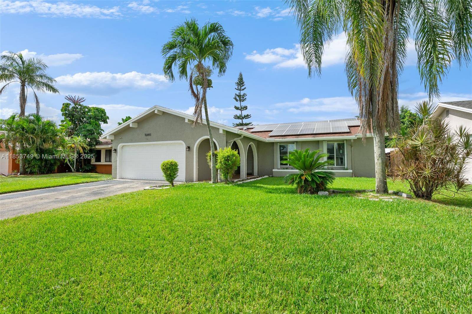 Step into this beautifully maintained West Sunrise gem !