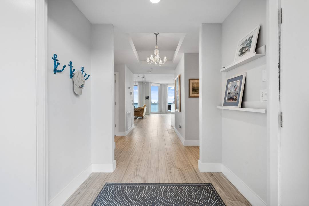 Welcome to this Penthouse Paradise !