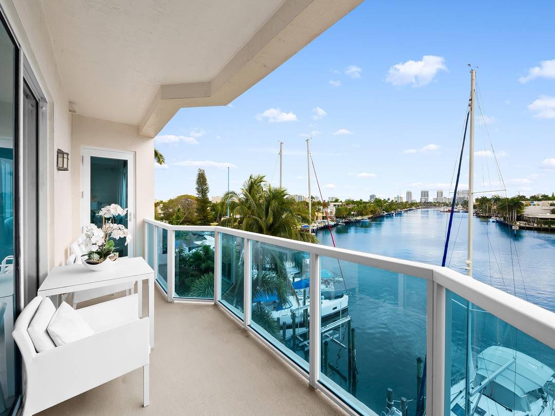 Completely renovated to the highest standards, this exceptional residence at Aria offers refined waterfront living with breathtaking open views.