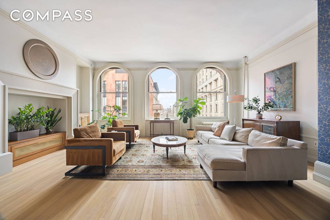 Full Floor NoHo Loft with Washington Square Park Views A private elevator opens directly into this expansive 3, 000 sq ft full floor loft in the heart of NoHo.