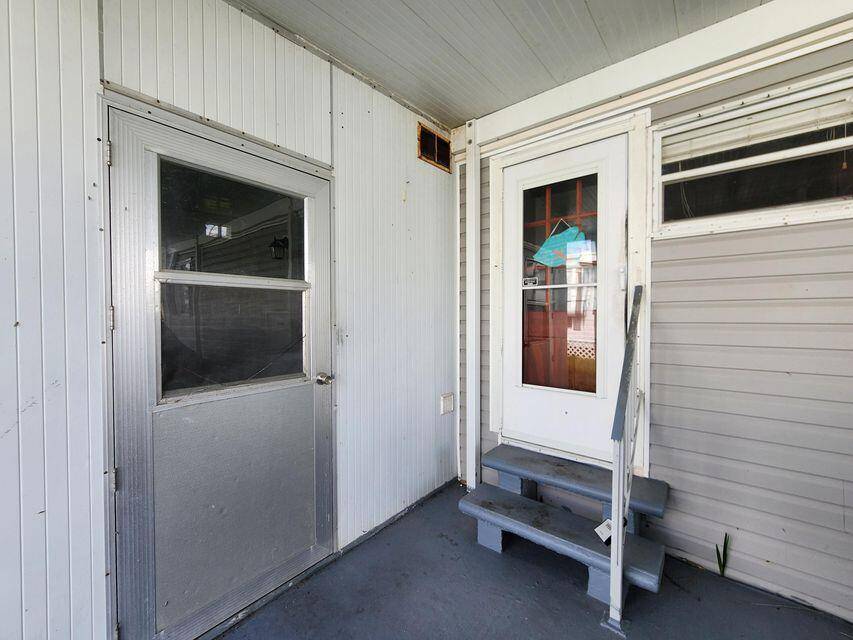 Bring your vision and creativity to this handyman special in Spanish Lakes One, a vibrant 55 community where you'll feel right at home.