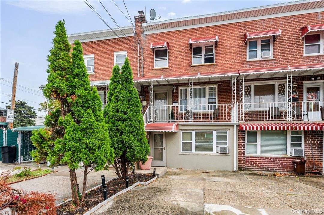 Pelham Bay All Brick Single Family Home with Mother Daughter Setup !