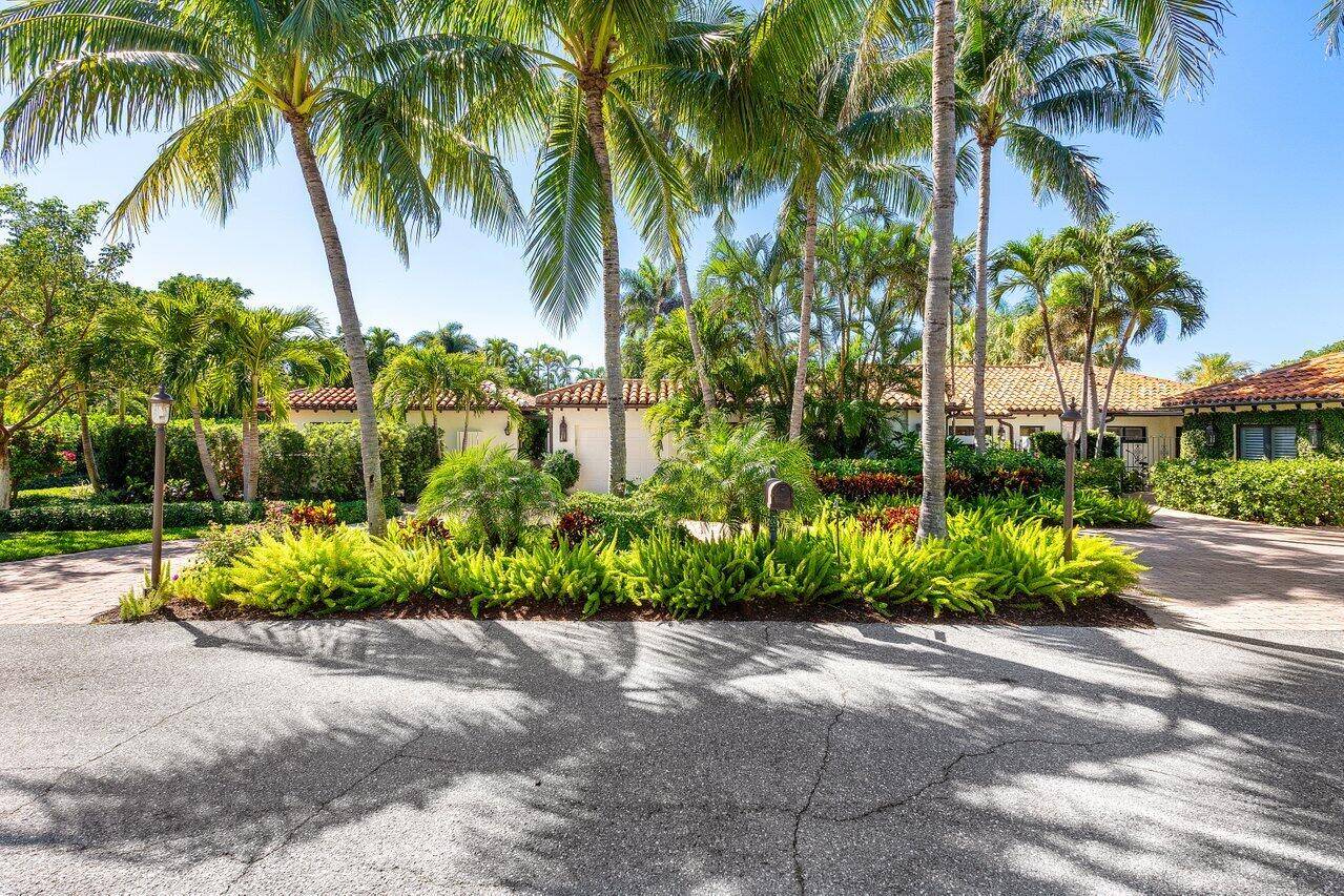 Discover 16 Little Pond Road in the prestigious Point Manalapan, a chic, newly renovated condo set among the area's most luxurious estates.