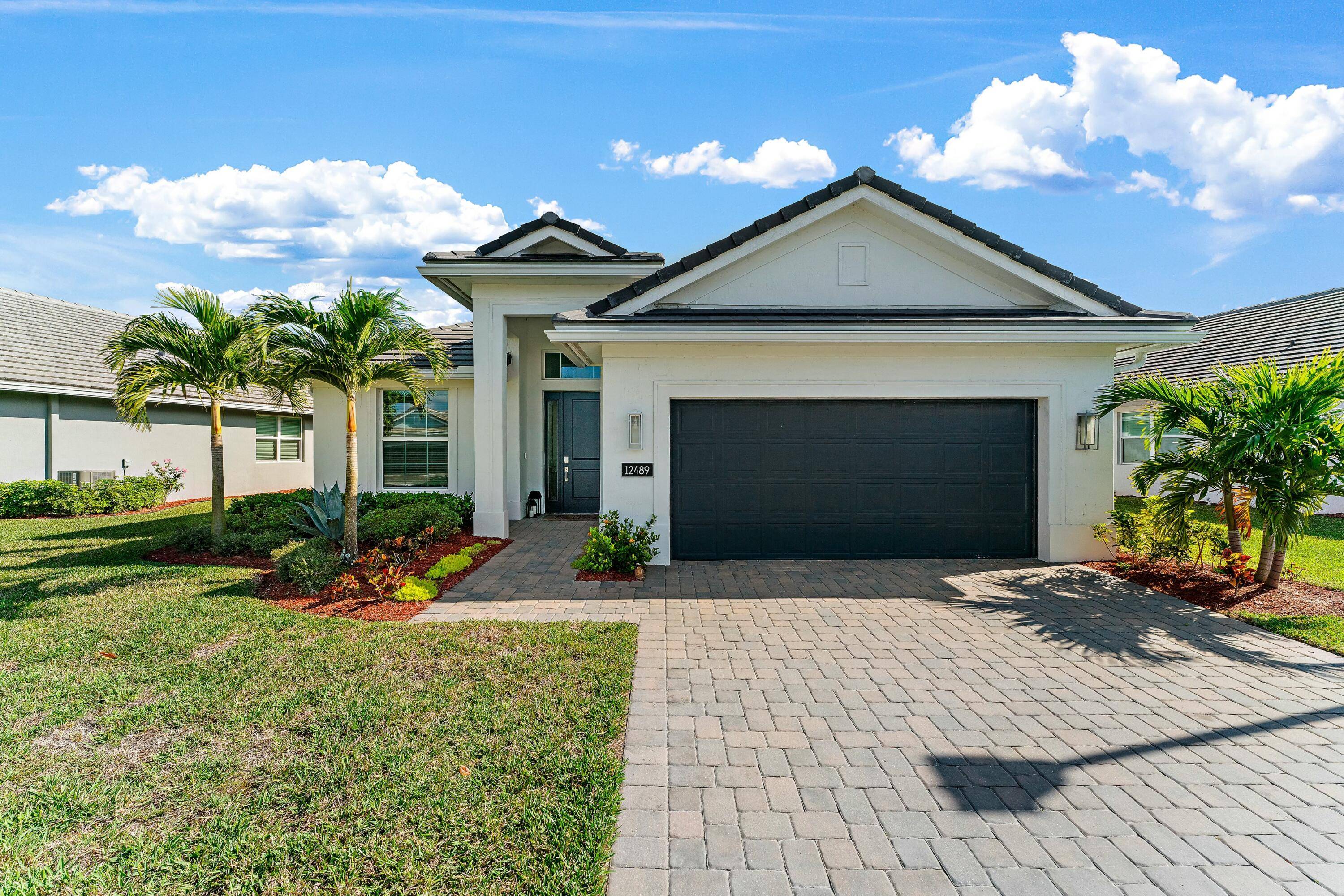 Quick Move in !. Beautiful 3 bed 2 bath home is a coastal dream move in ready !