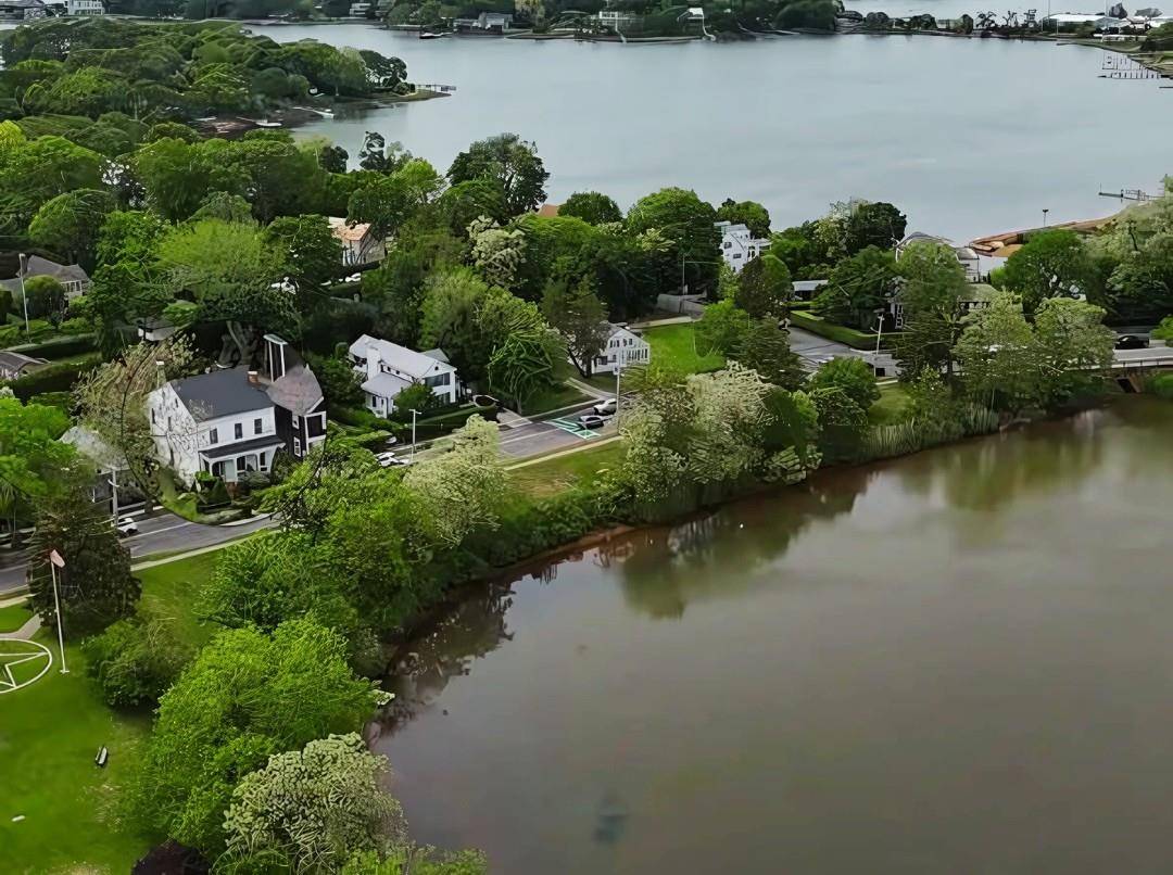 Nestled in the heart of Sag Harbor Village, 352 Main Street offers the rare opportunity to own a timeless 3 bedroom, 3 bath residence just moments from shops, restaurants, and ...