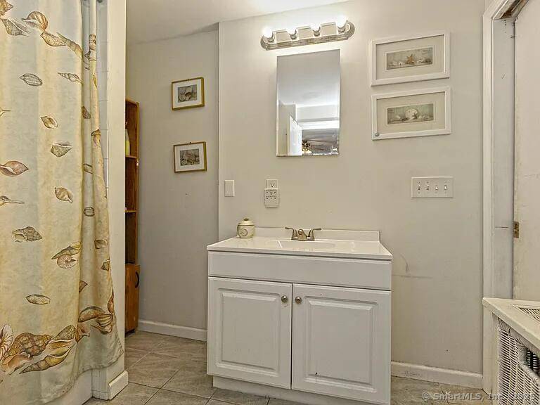 Charming, expansive Cape, a mile from the beach !