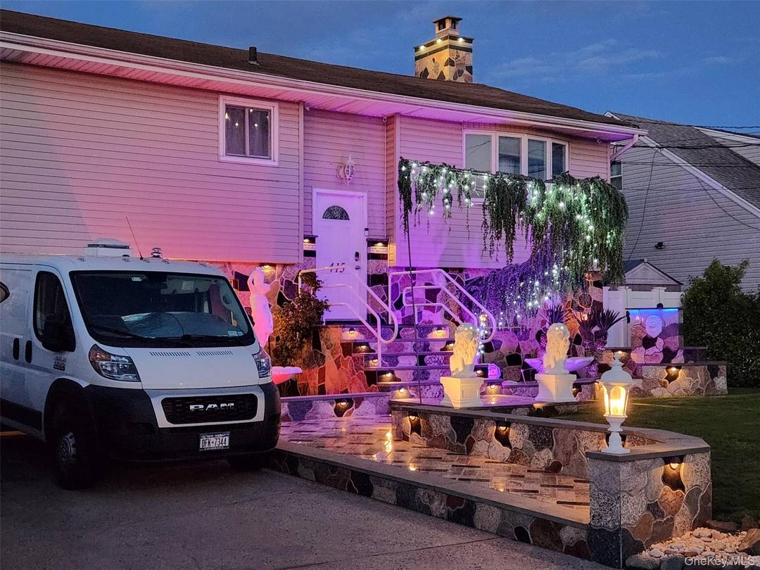 Welcome to this well maintained 3 bedroom, 1 bathroom second floor apartment located in Copiague Harbor.