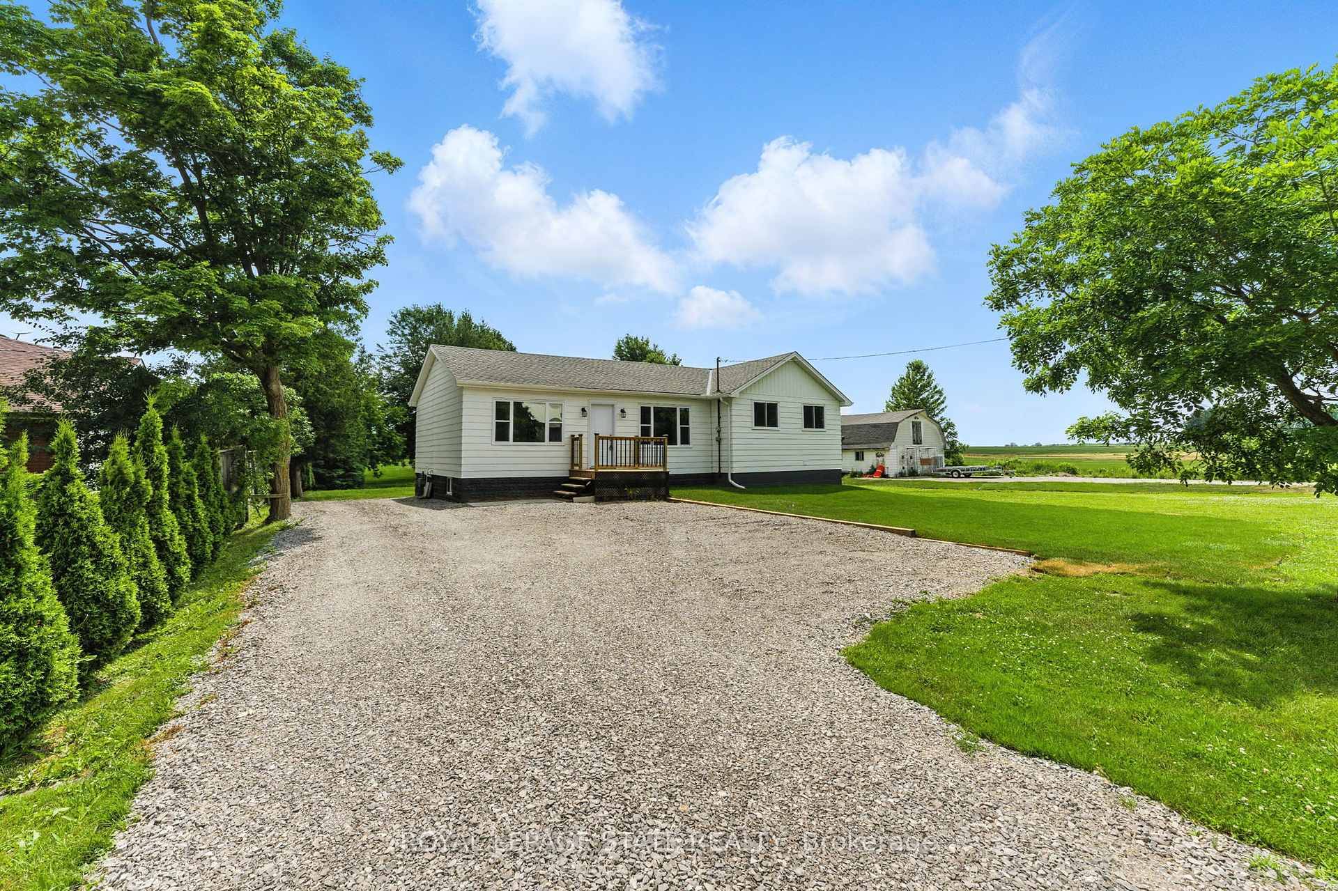 Fantastic 2 acre property fronting onto Airport Rd, property is 165x258, located in the future White Church urban expansion area, great investment for future development.