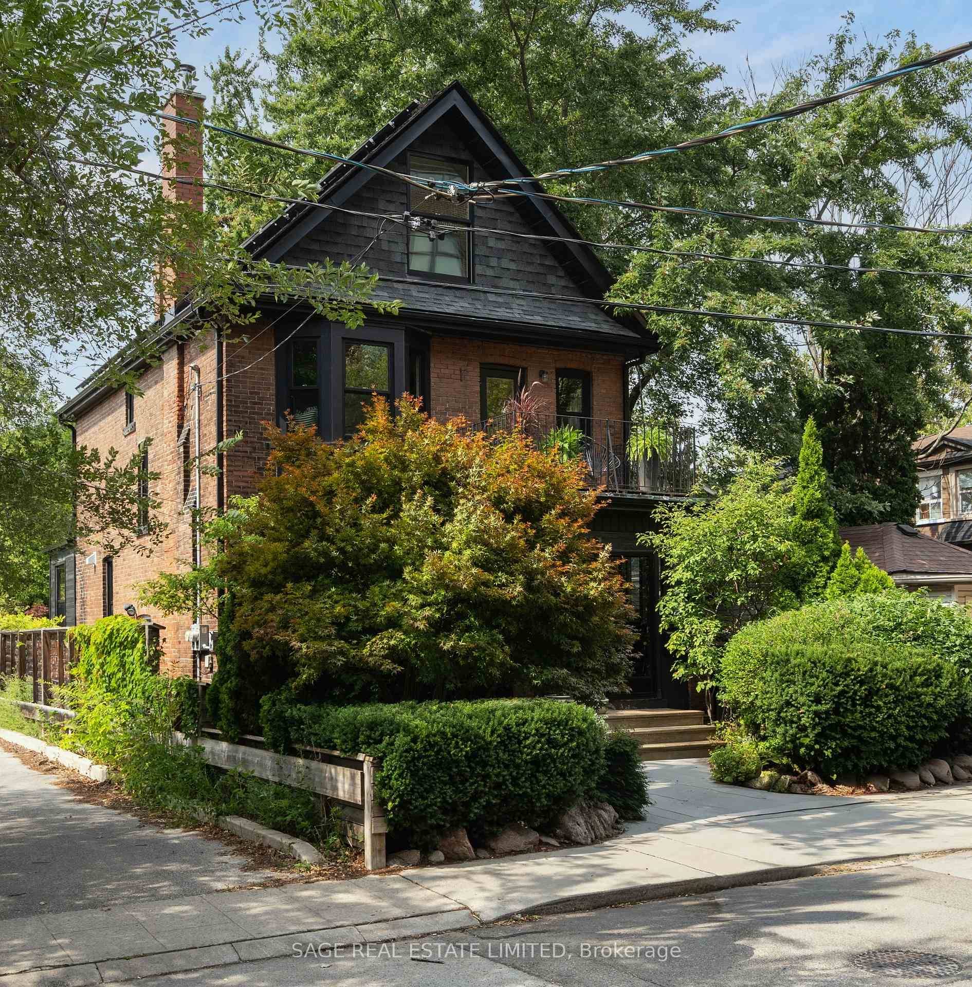 Sunny Sorauren Stunner. Hold onto your hearts Roncesvalles, this is warmth and charm and vibes rolled into one beautiful detached Edwardian.