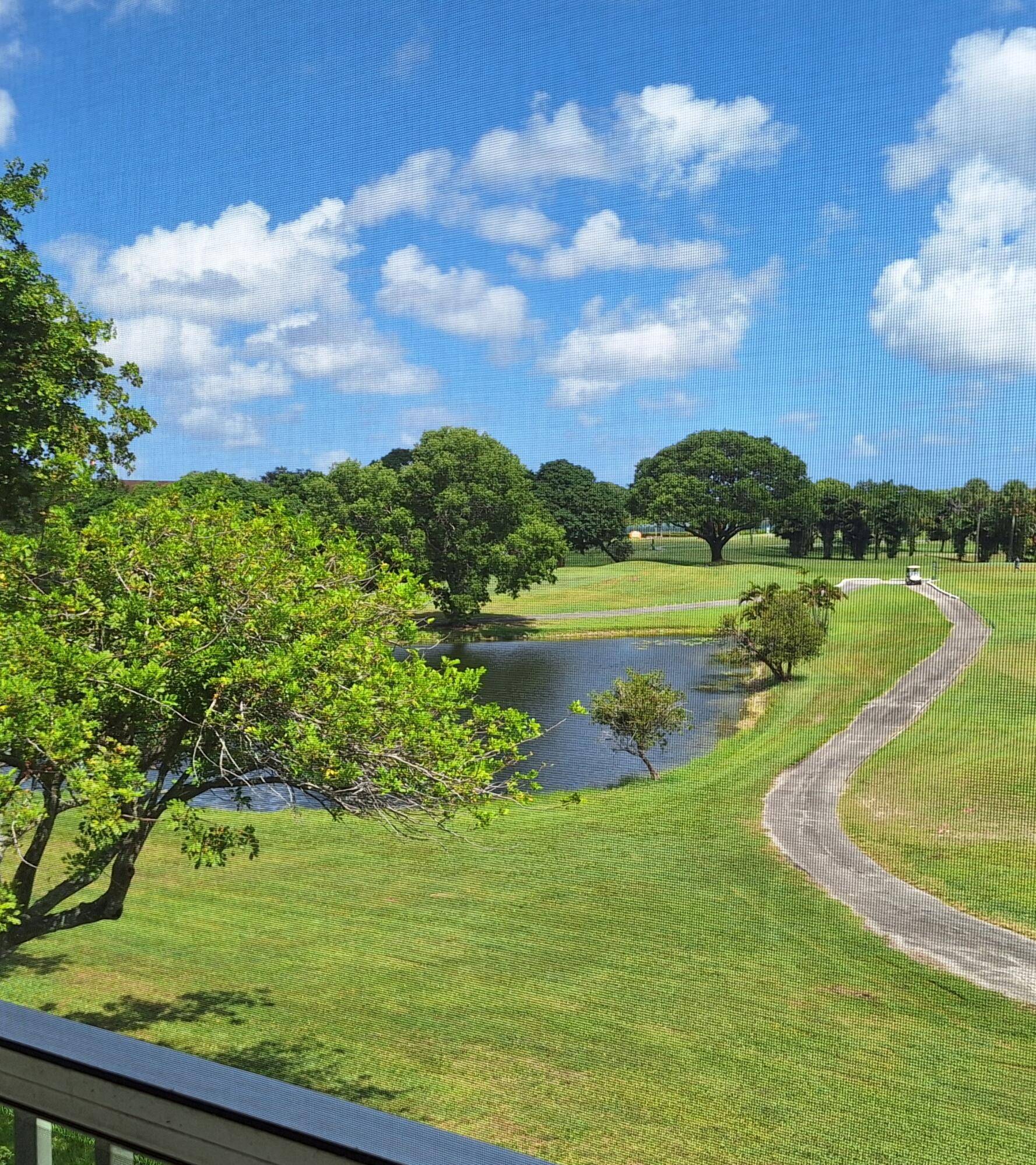 PRICE REDUCED ! ! ! Bright, spacious 2 bed 1.