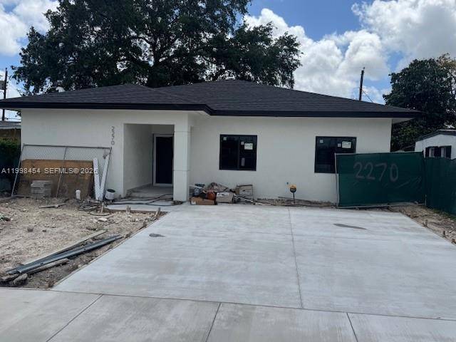 STUNNING CUSTOM PROPERTY, SPECIALLY DESING TO FIT IN THIS MATURE NEGHBORHOOD, NO HOUSE LIKE THIS ON THE AREA, OFFERING 4 BEDROOM AND 3 FULL BATHROOM, 1900 SQ.