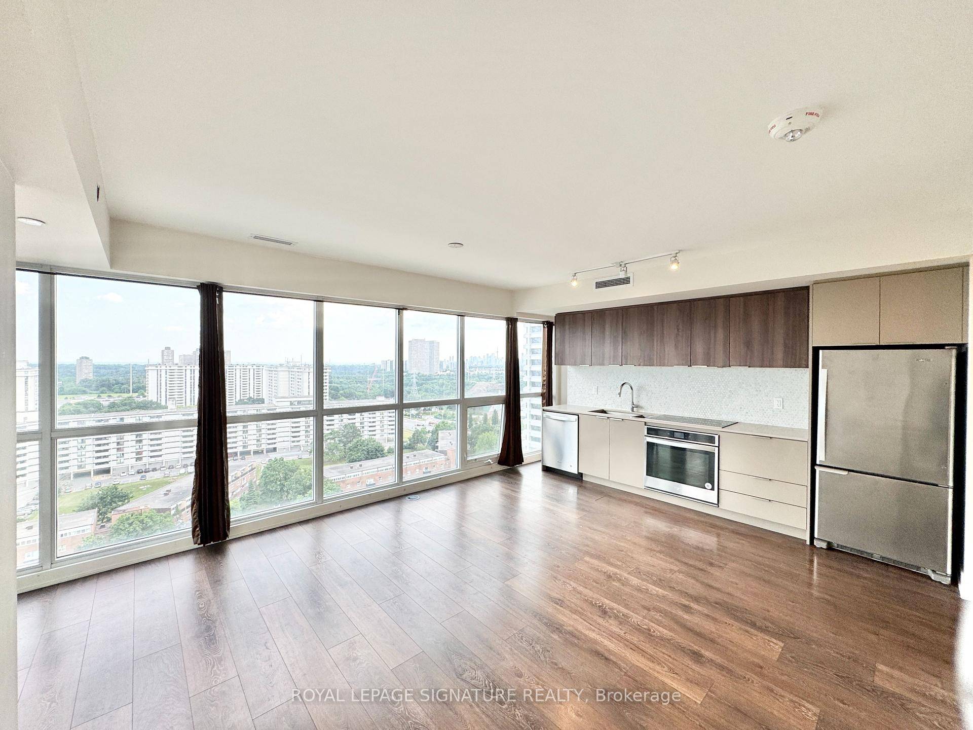 Welcome to this stunning 2 bedroom, 2 bathroom condo with breathtaking views of the Toronto skyline.