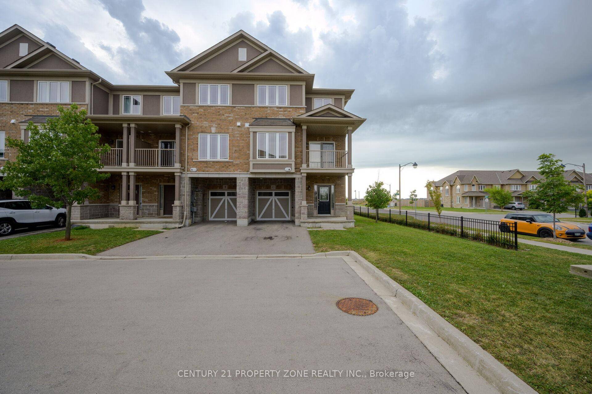 END UNIT Discover the charm of this beautifully designed 3 storey townhome in Stoney Creek, featuring 2 spacious bedrooms, 2.