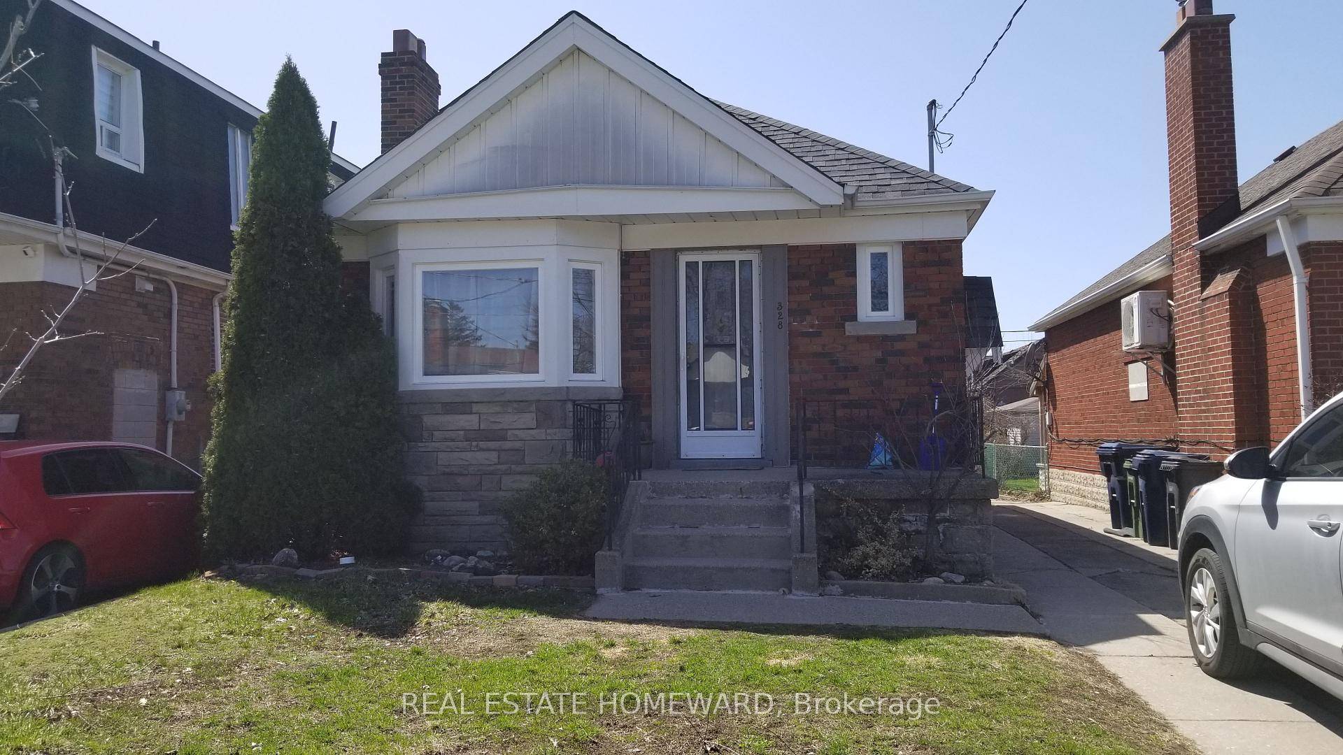 Clean amp ; Bright 1 Bedroom Unit In Prime East York Location near Coxwell Ave O'connor Dr !