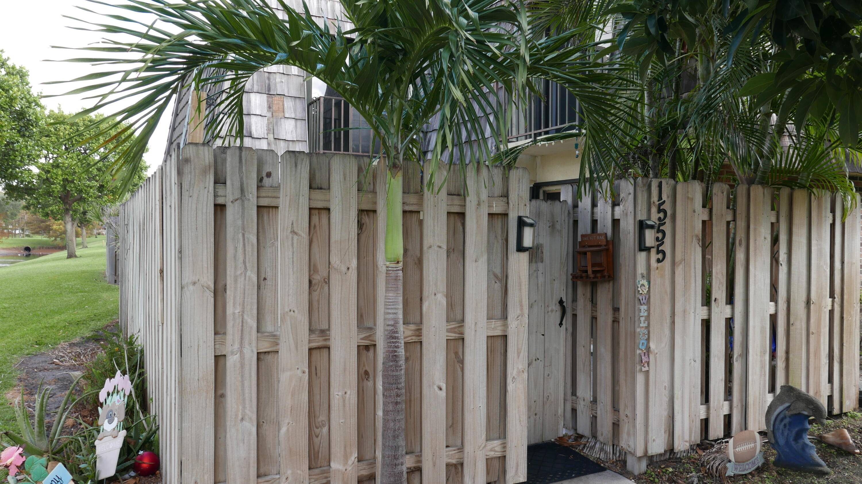 RARELY AVAILABLE WATERFRONT 3 BEDROOM, 2 FULL 1 HALF BATHROOM TOWNHOME IN THE DESIRABL FOREST LAKES TOWN HOME COMMUNITY !