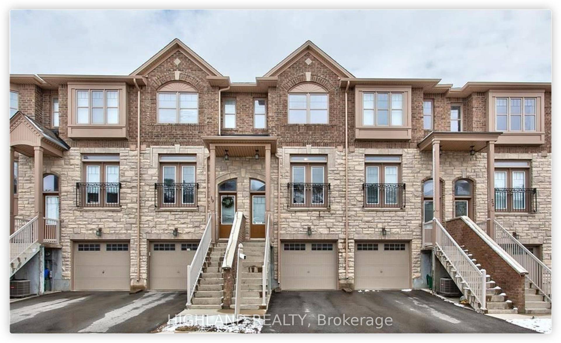 Luxurious 2 1 Bedroom, 2 Bath townhome Located At Prime West Oak Trails Area.