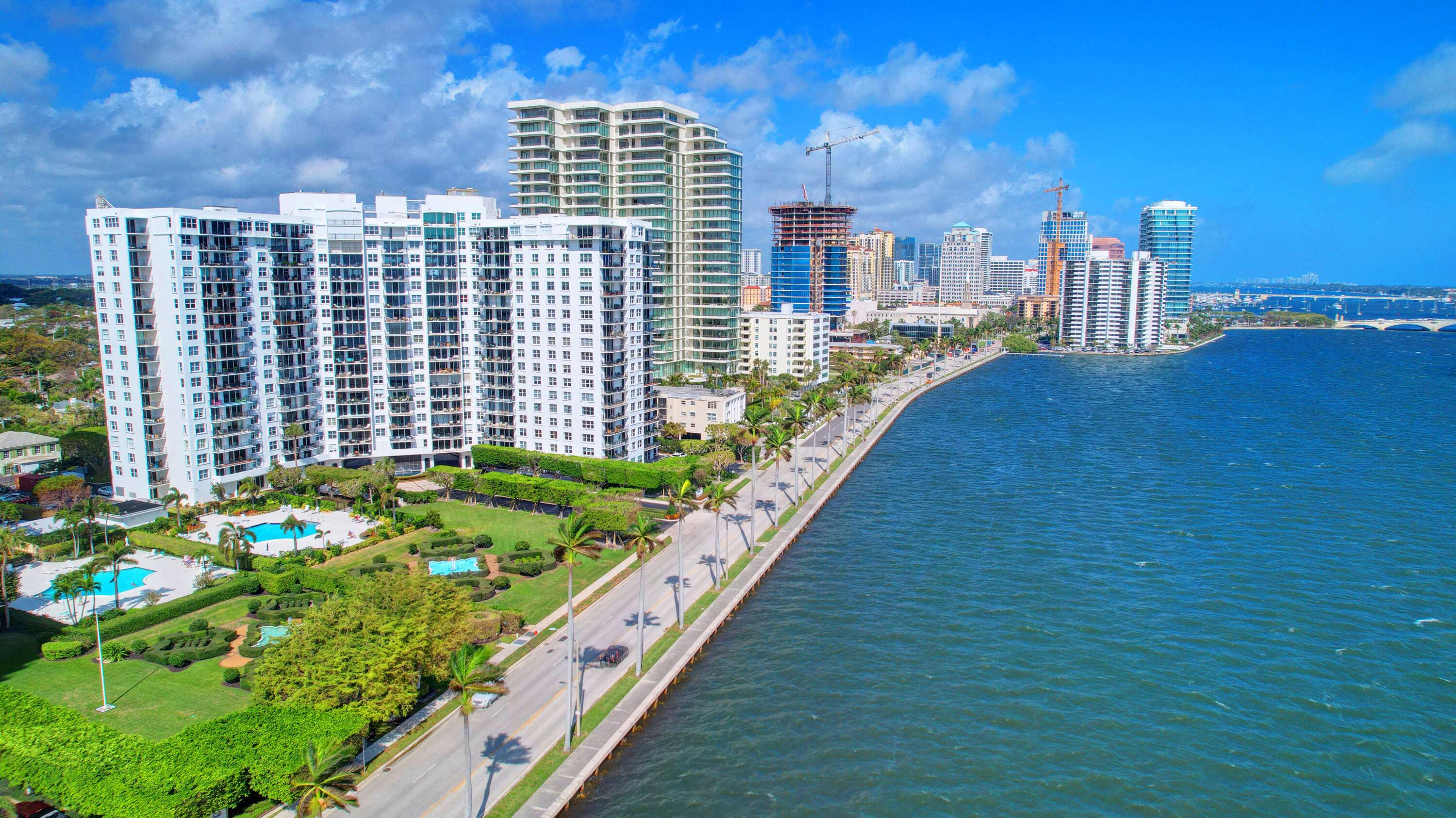 Chic 2BR 2BA Condo on Flagler Drive Resort Style Living !