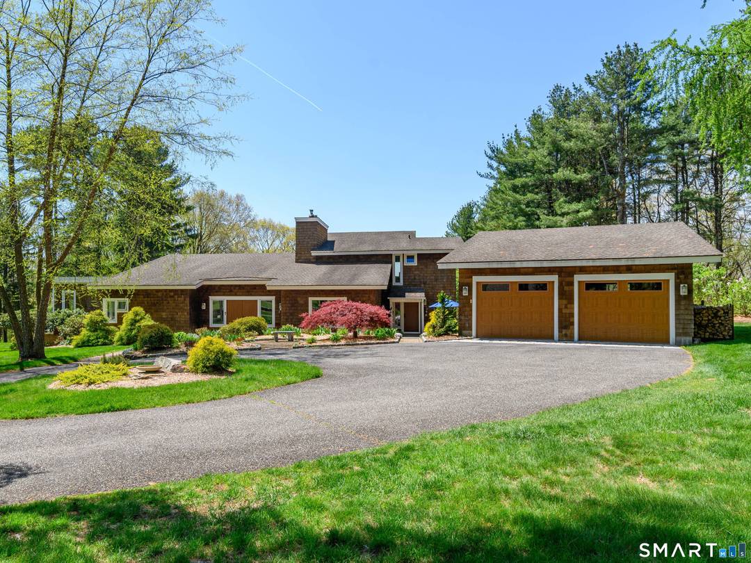 A Mid Century Masterpiece in Bridgewater Perched atop one of Bridgewater's most scenic vantage points, this meticulously maintained modern retreat offers a rare blend of architectural integrity and breathtaking natural ...
