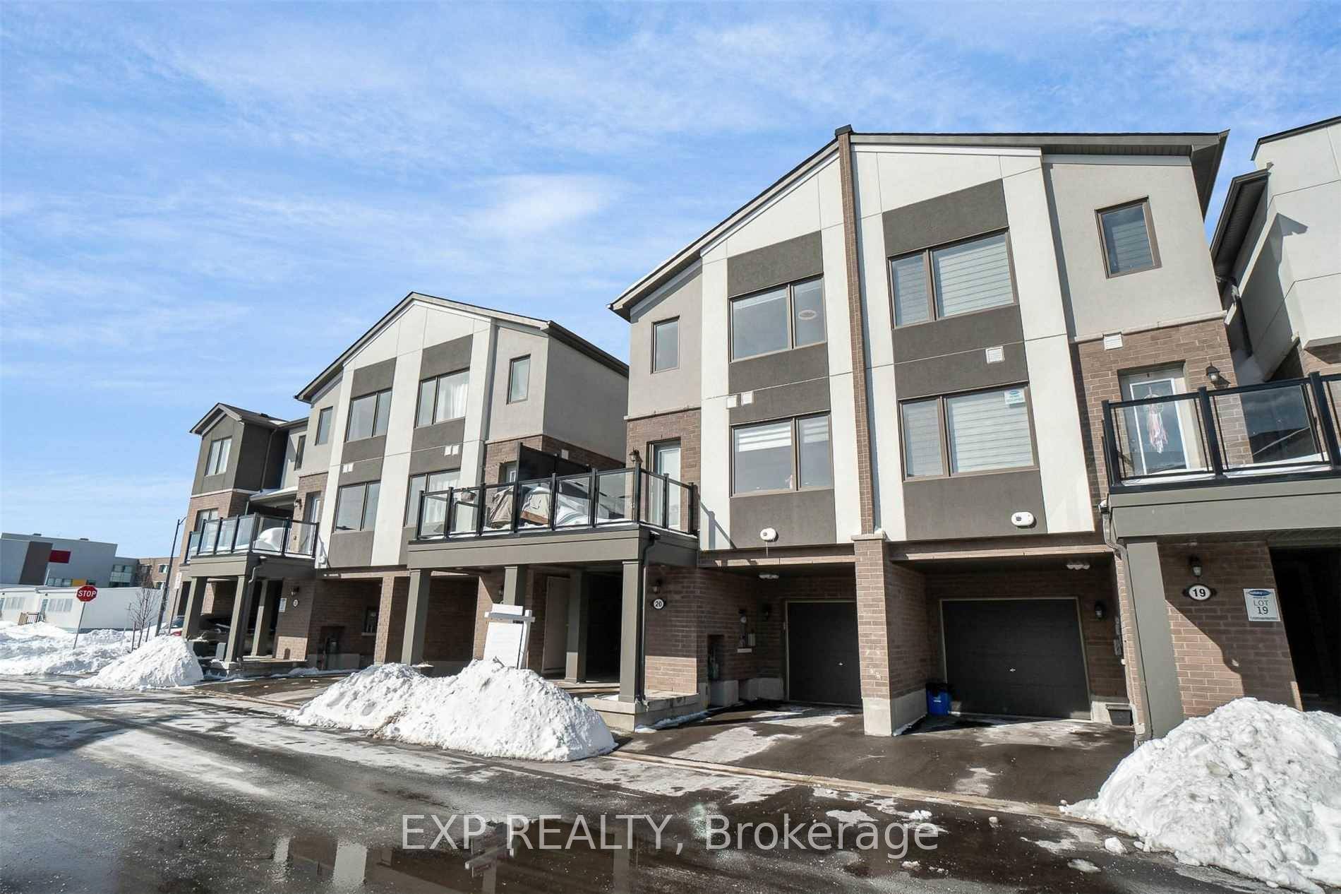 Home Sweet Home gt ; gt ; Stunning Upscaled 3 Bedrooms Home In An Unique Modern Complex !