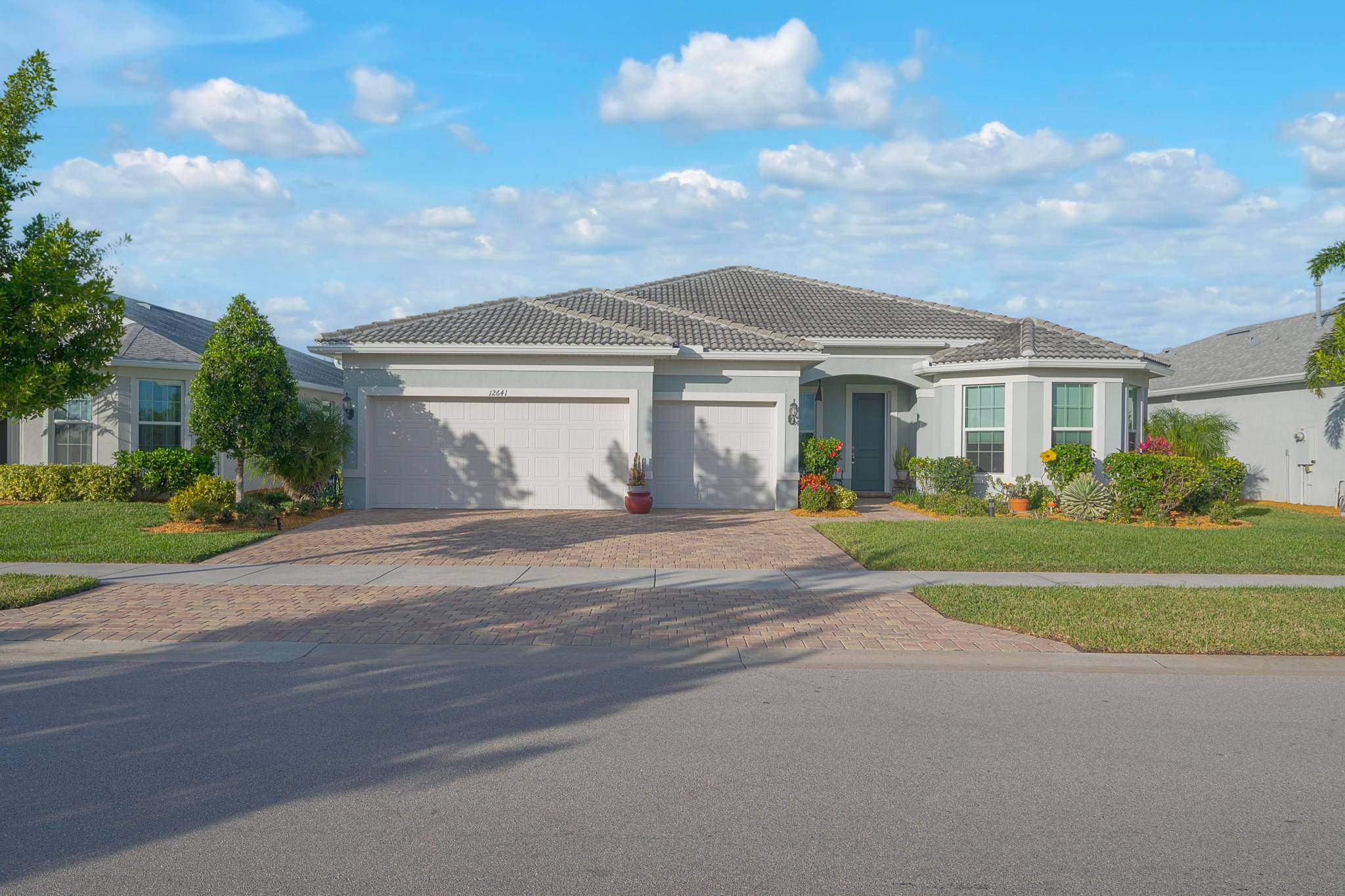 Beautiful Pinnacle model on one of the largest private lots in the neighborhood, overlooking a peaceful preserve !