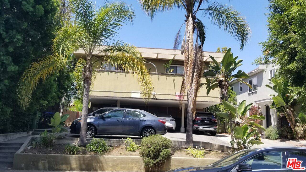 635 N Beachwood Dr 7BR Mid Wilshire La