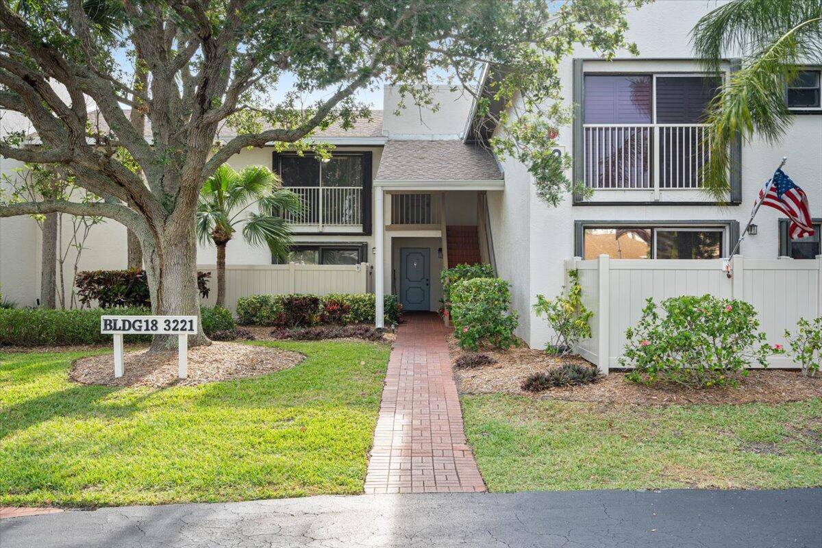 The ideal beachfront location on N Hutchinson Island !