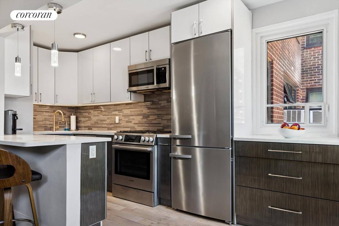 Architecturally Designed 650 Sq Ft Co op at 215 Adams Street Concord Village, DUMBO Heights Experience refined, architectural living in this fully gut renovated 650 square foot co op, thoughtfully ...