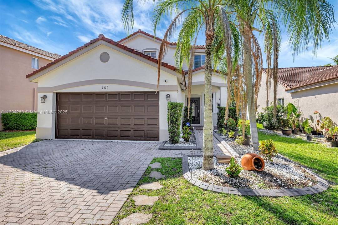 Lakefront Home in Weston's sought after Savanna community.