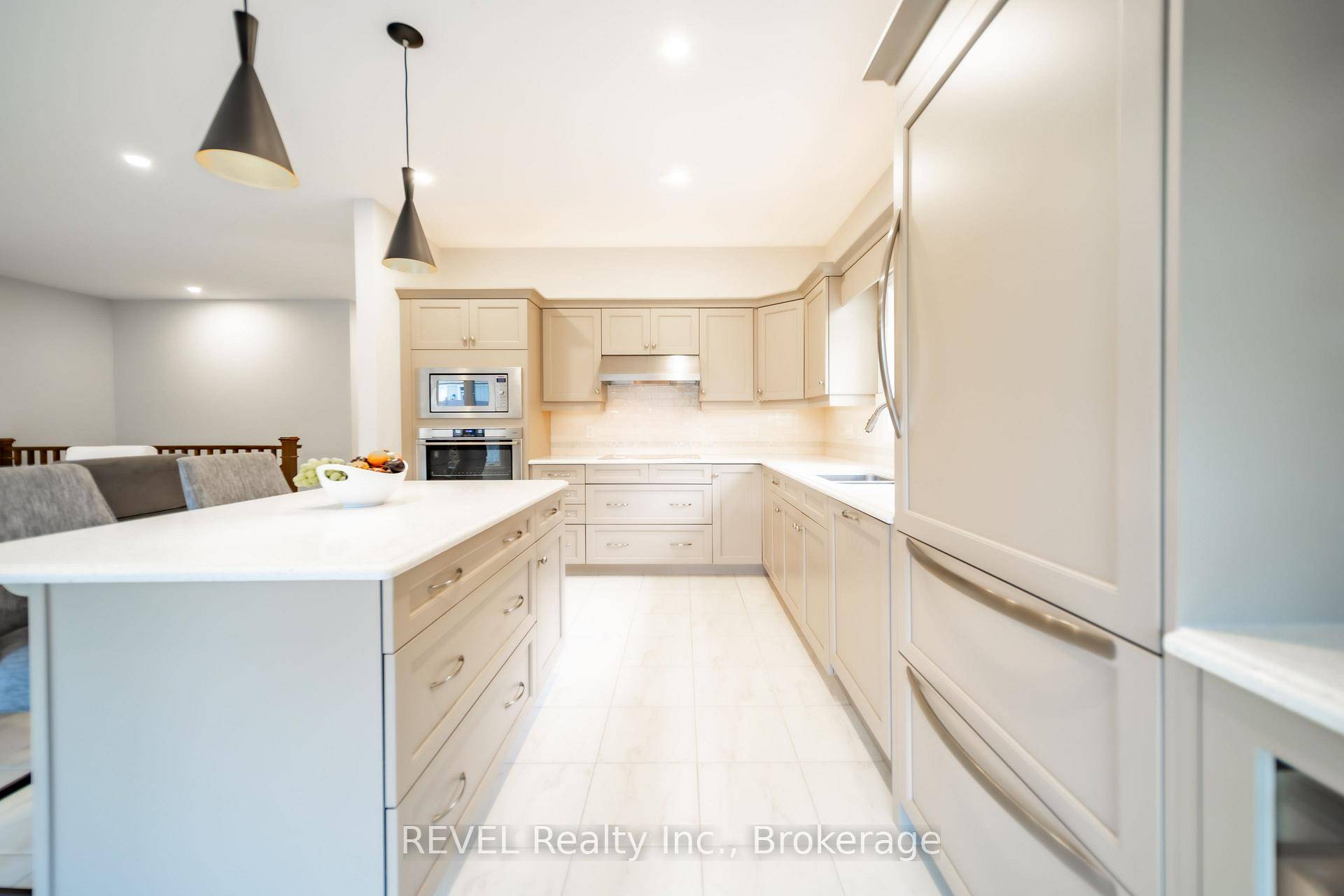 Available August 1st. Luxurious 4 Bedroom Bungalow in Niagara on the Lake for 4, 000 month All Utilities.