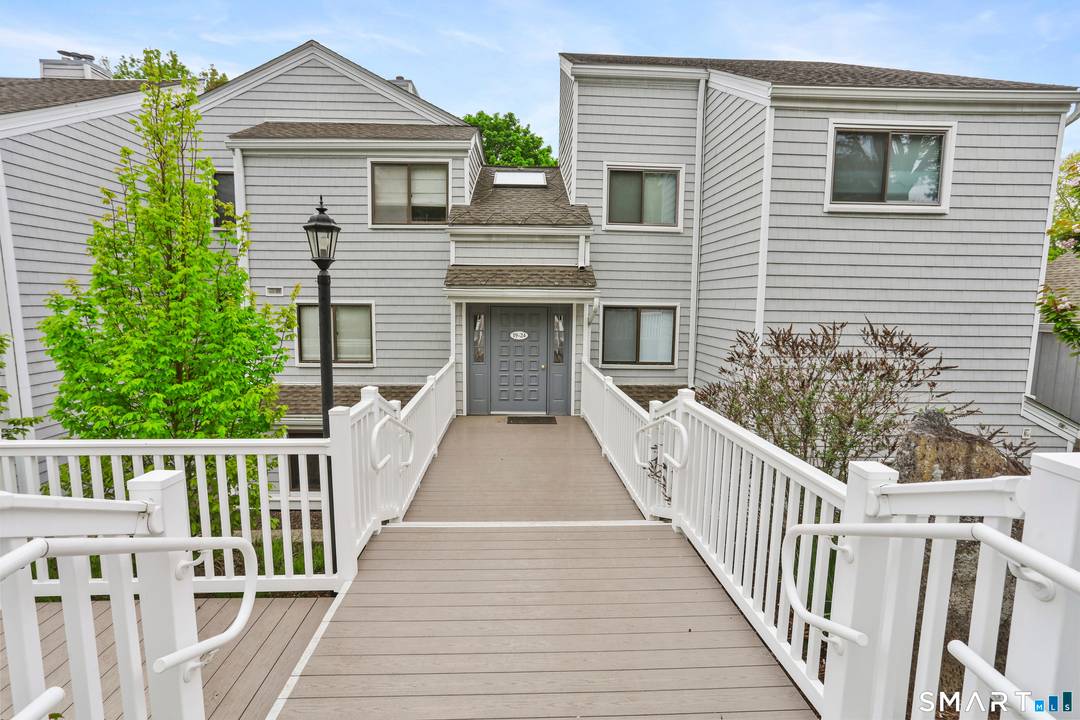 Discover resort style living at the desirable Rowayton Woods Complex.