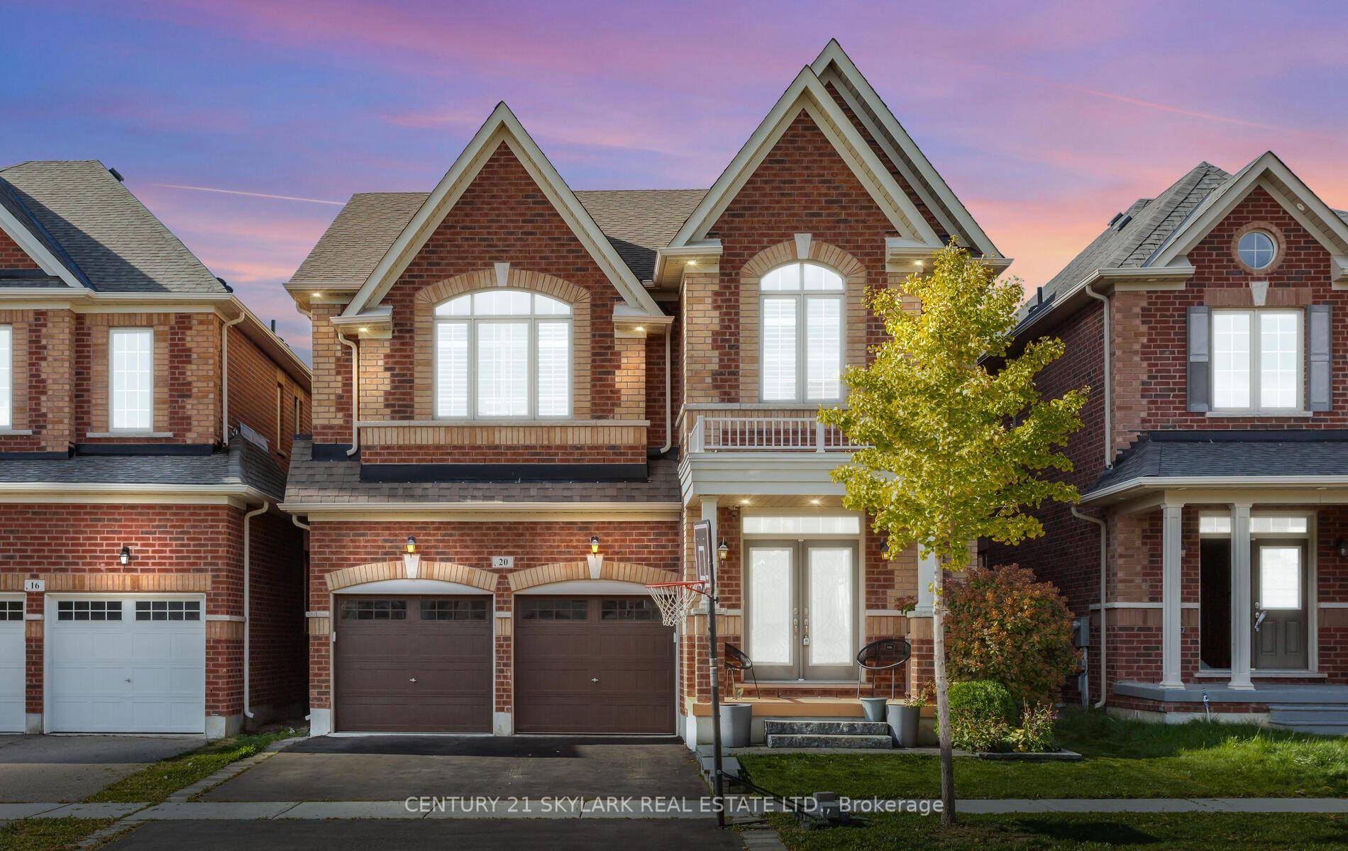 Luxury Living in Prestigious Kleinburg !