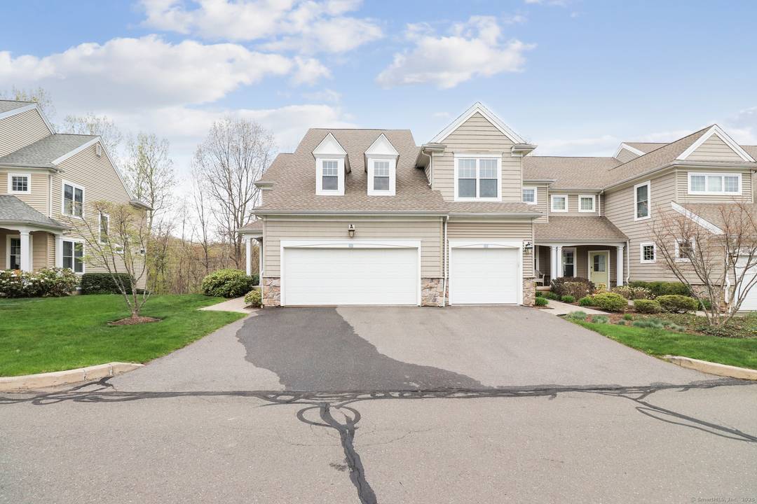 Welcome to this exquisite townhome nestled within the highly sought after Bradford Walk community in Farmington, CT.