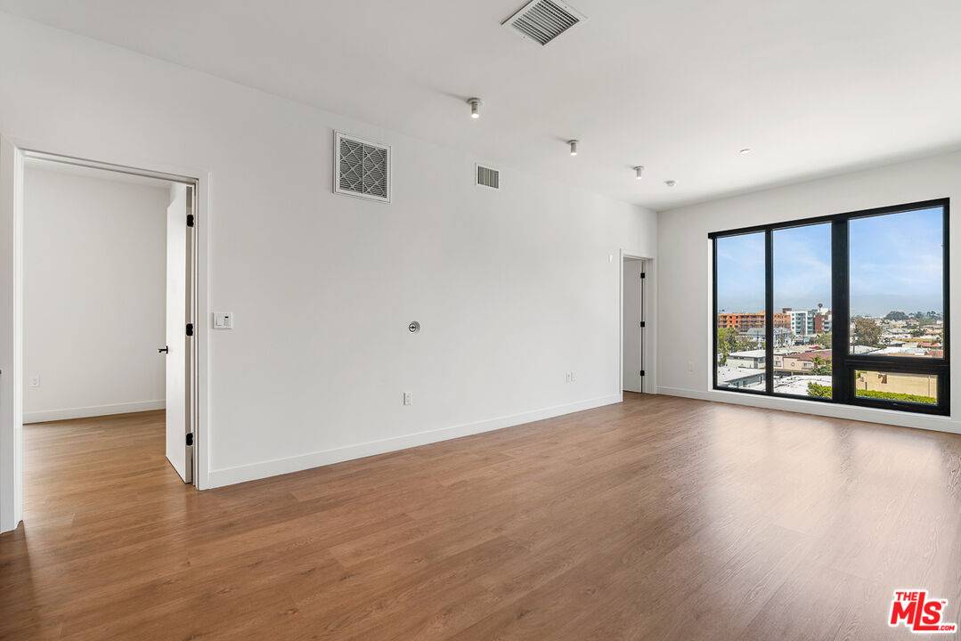 10700 Tabor St 2BR La