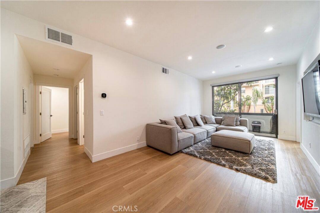 306   Bora Bora Way 3.0 Marina Del Rey LA