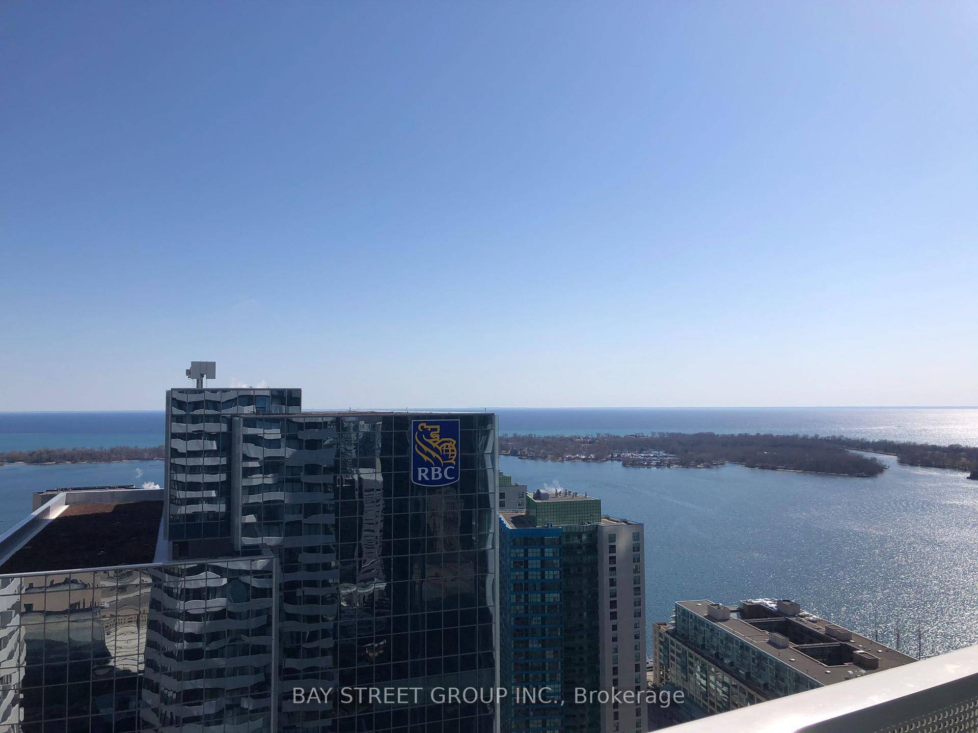 Luxury 1Br 1Bath South East Corner Suite In The Prestigious Harbour Plaza Residences, Stunning Lake amp ; City Views !
