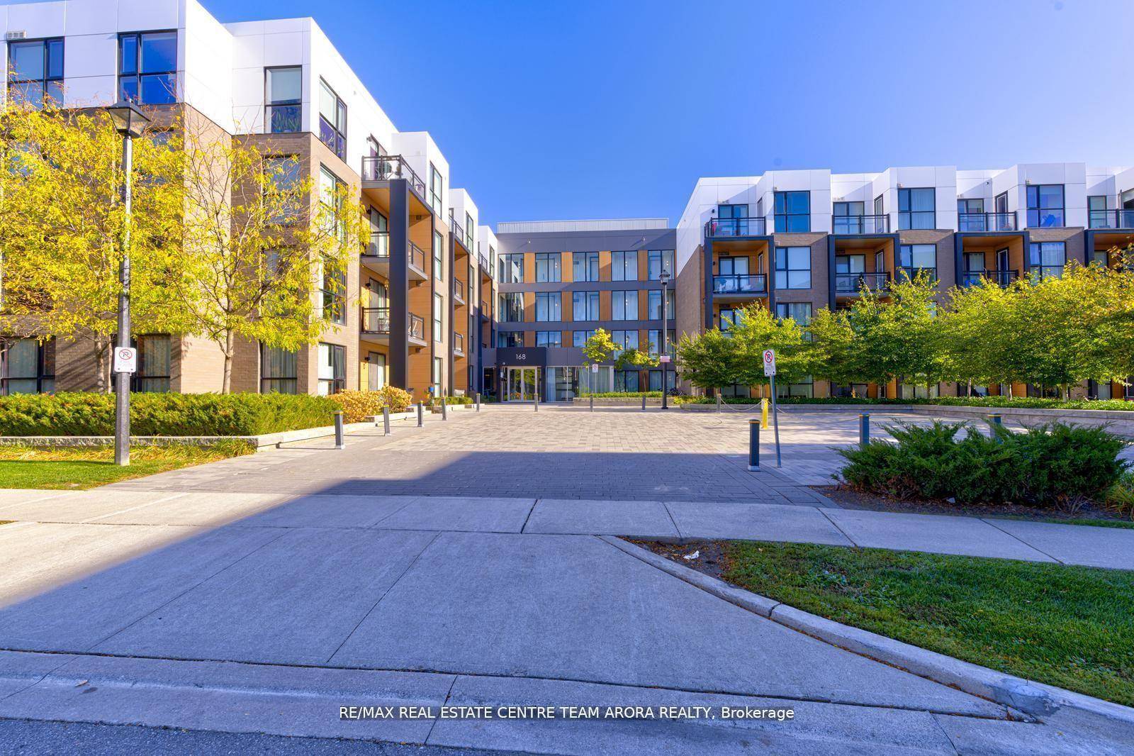 Experience modern elegance in this beautifully upgraded 940 sq ft Great Gulf condo now available for lease.