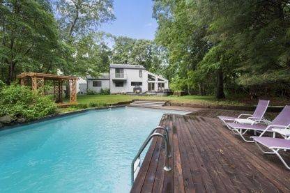 Beautiful 4 Bedroom Bridgehampton Contemporary