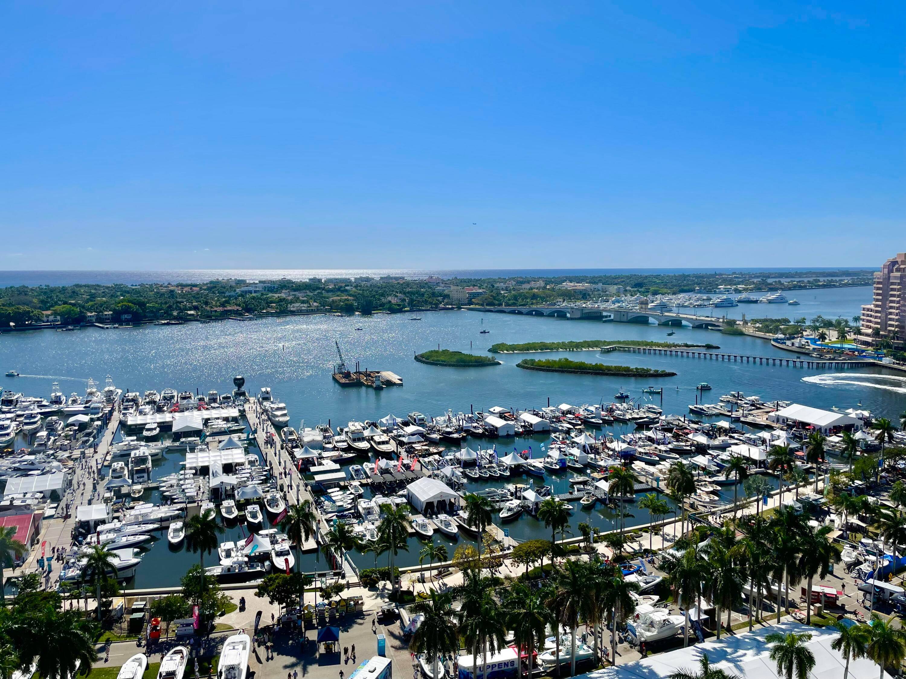 Wake up facing the Waterfront, surrounded by spectacular, direct, open views of the Intracoastal Palm Beach Island from every room !