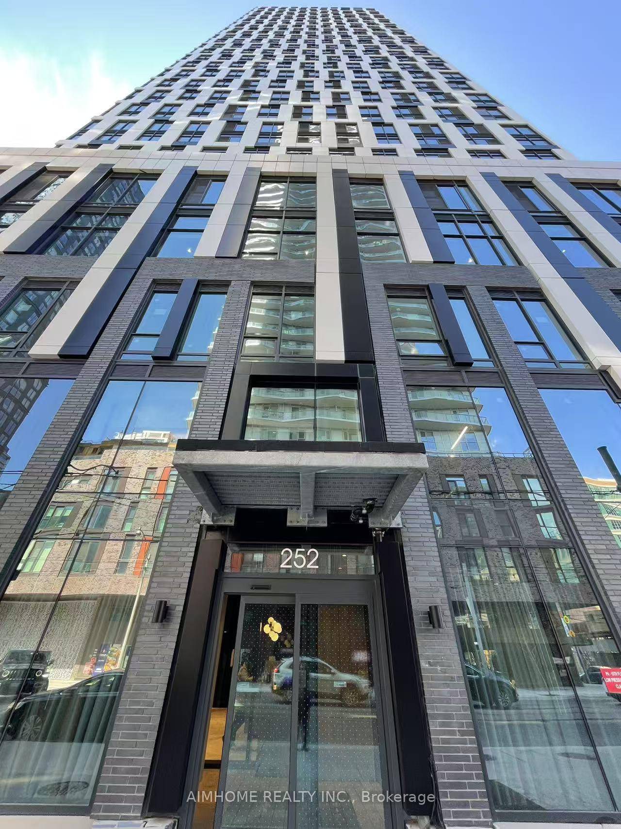 Brand new never lived in Studio 293 sqf open concept living in prime downtown Toronto !
