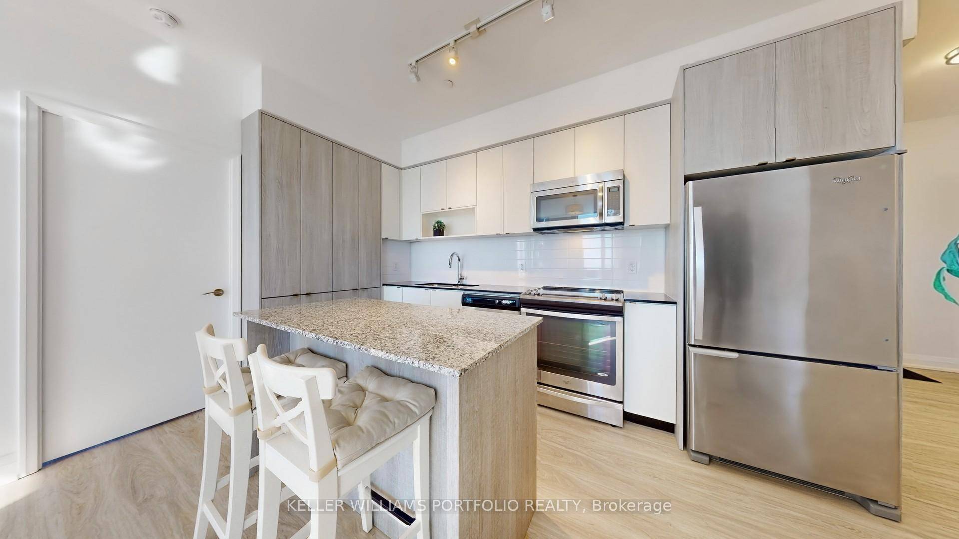Bright amp ; Modern 2 Bedroom Study Corner Suite with Fully Upgraded Flooring !