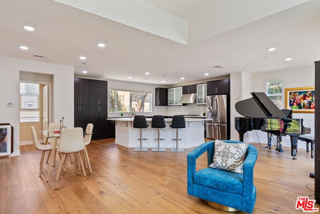 2780  N Wright Ln 3BR Hollywood Hills East La