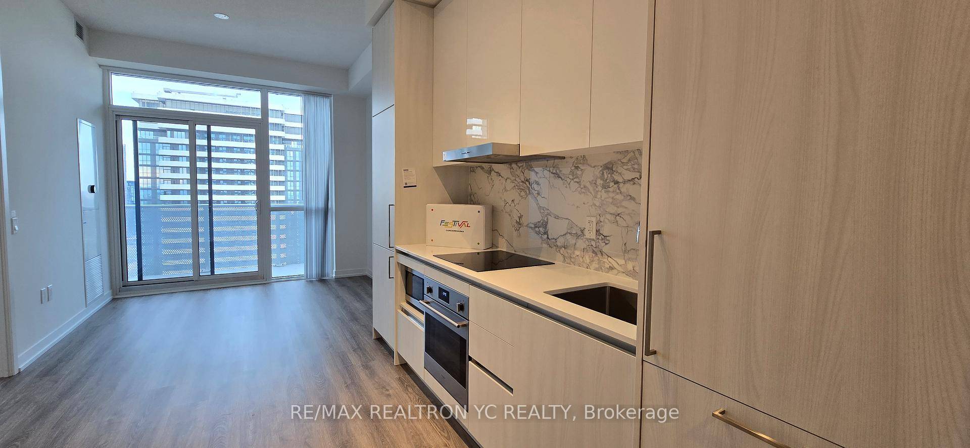 Welcome to Festival condo, East facing, 1 Bedroom, 1 Bathroom unit inthe heart of Vaughan Metropolitan Centre !