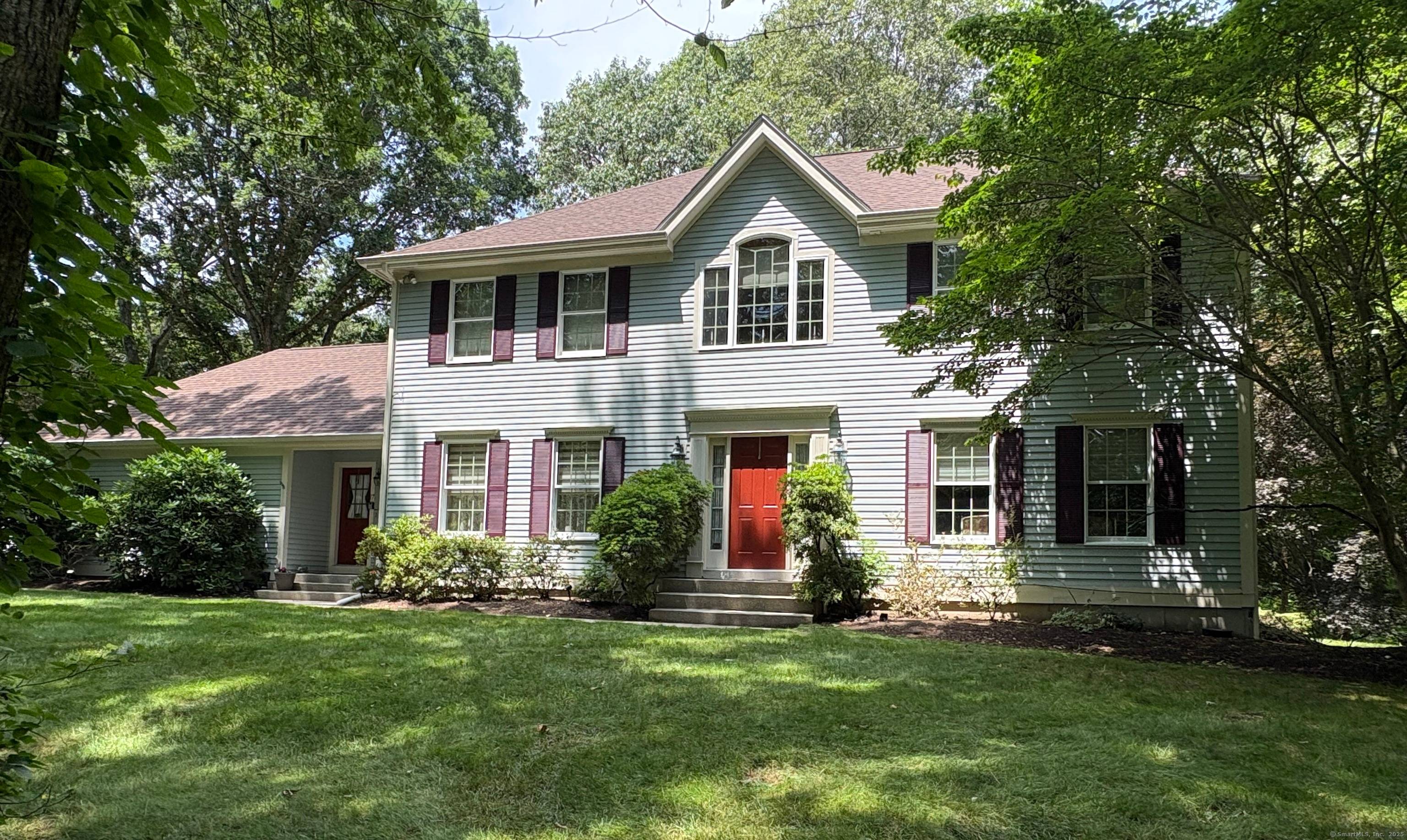 Welcome to this gorgeous Colonial in the very desirable High Ridge neighborhood !