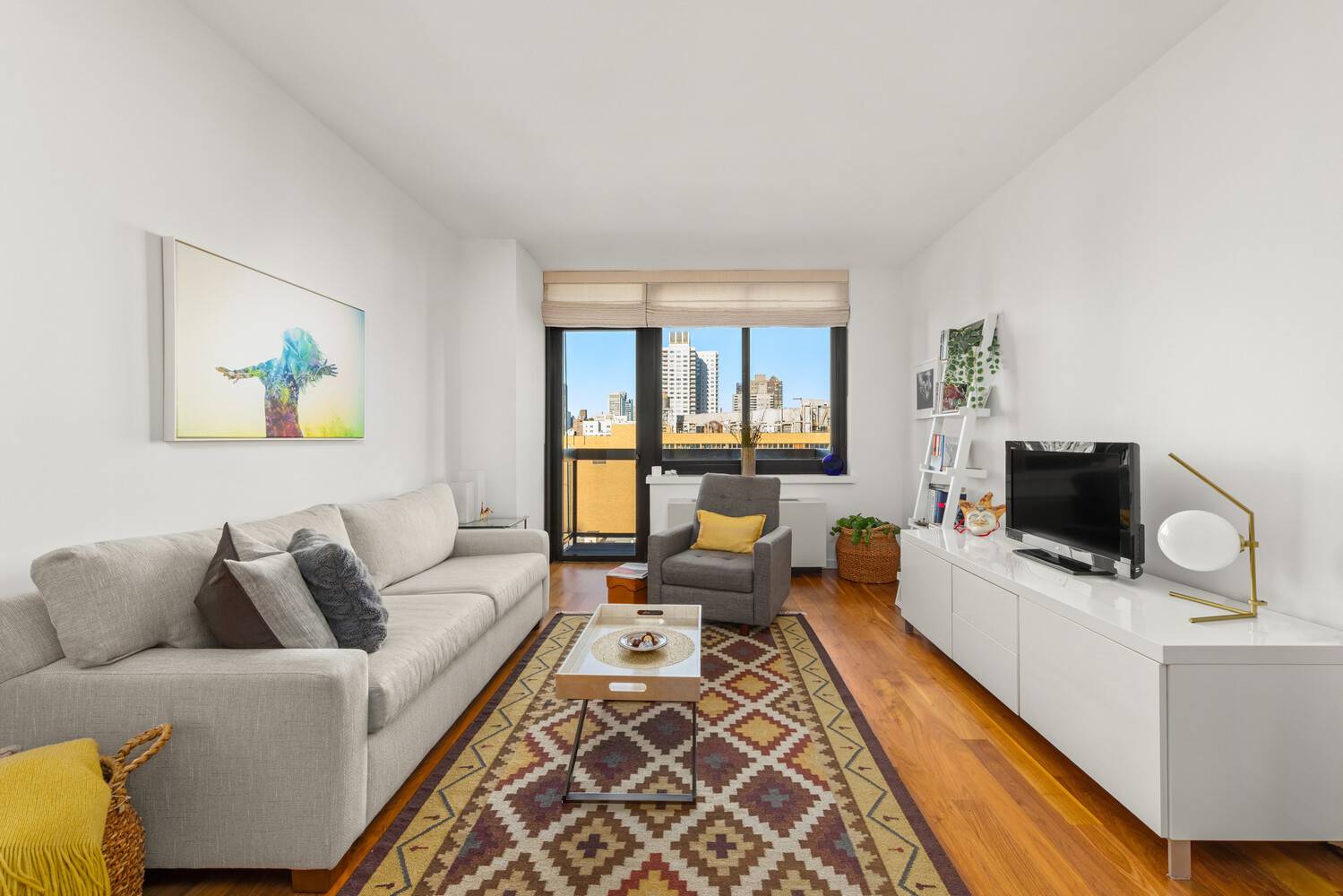 Welcome to Residence 12P, a beautiful and serene one bedroom condo at 515 East 72nd Street.